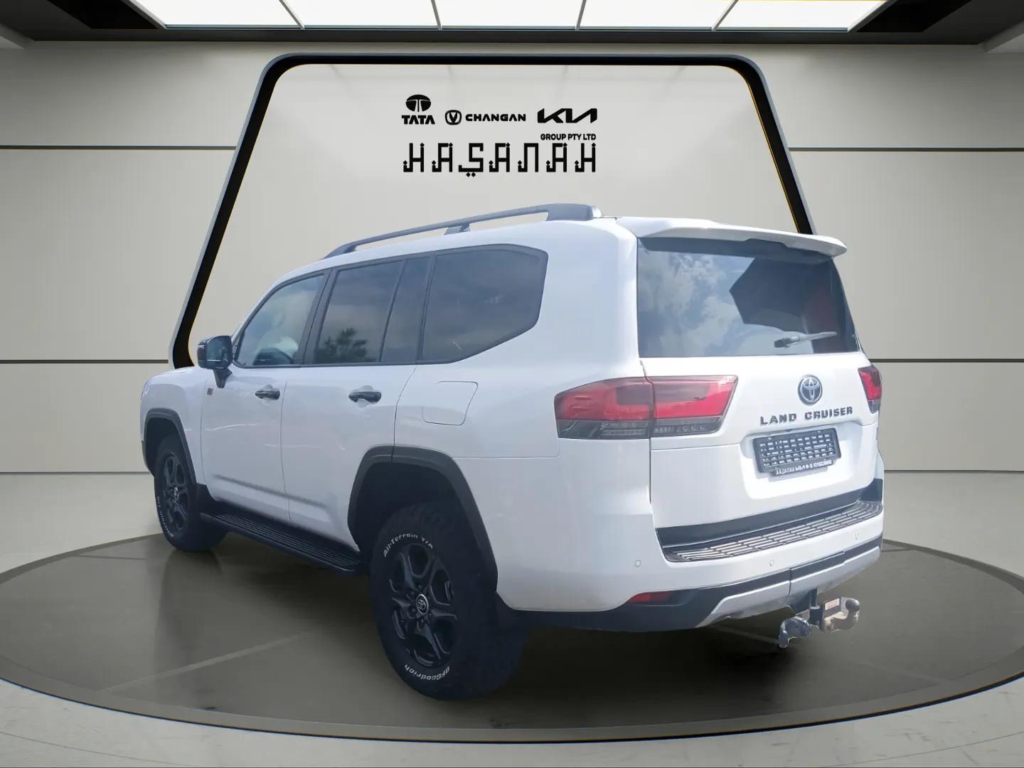 Toyota LAND CRUISER 2025