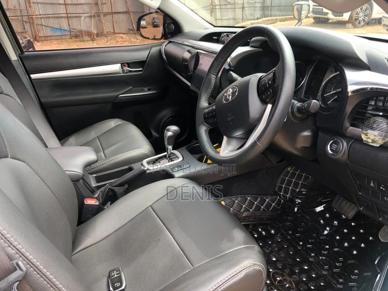 Toyota Hilux 2023 - Image 7