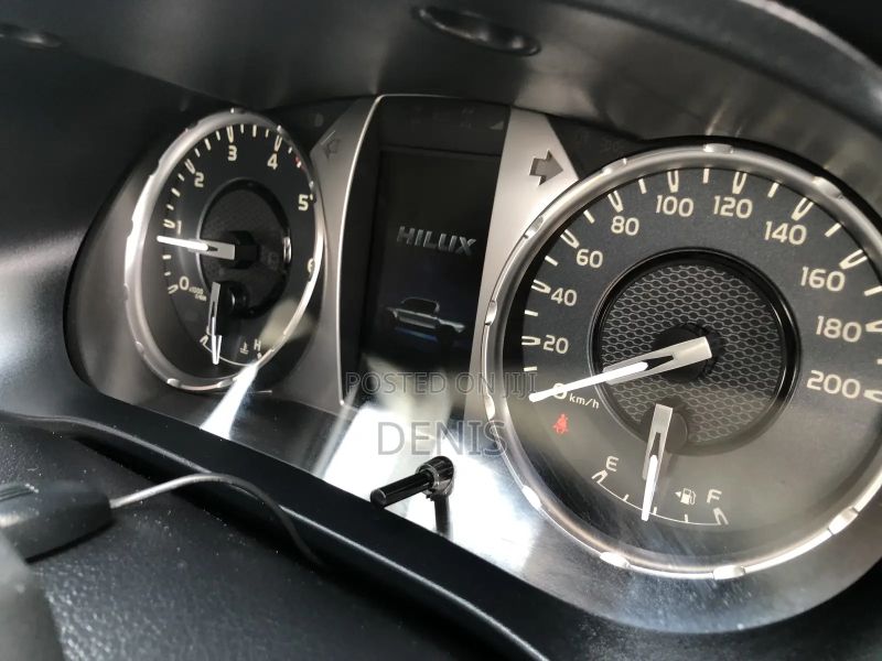 Toyota Hilux 2023 - Image 9