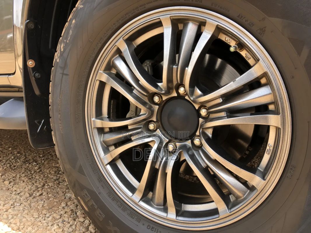 Toyota Hilux 2023 - Image 11