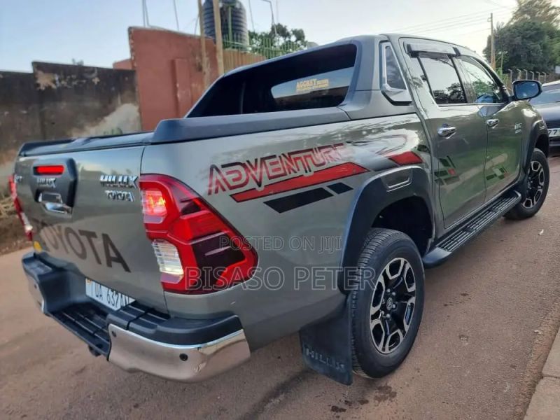 Toyota Hilux 2022 - Image 8