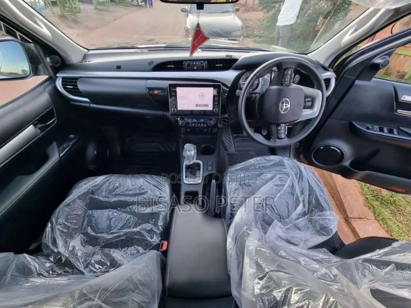 Toyota Hilux 2022 - Image 11