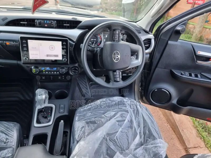 Toyota Hilux 2022 - Image 14