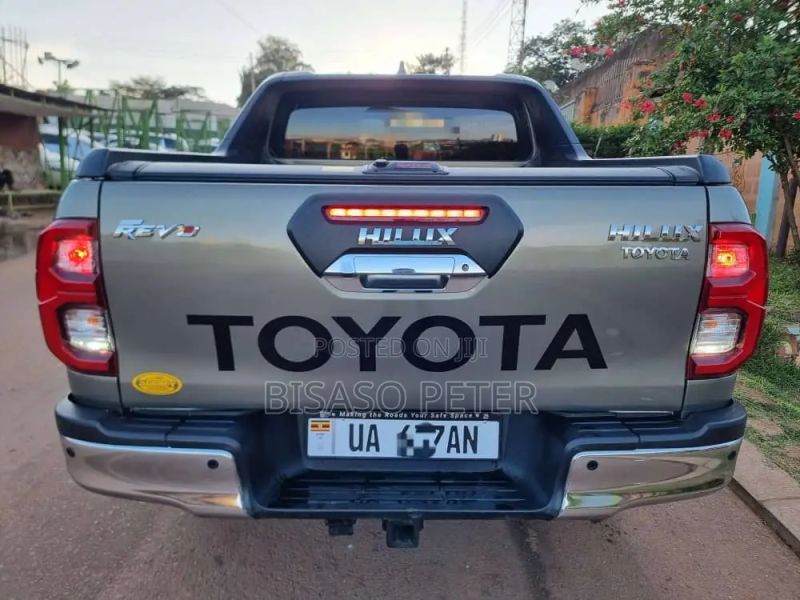 Toyota Hilux 2022 - Image 15
