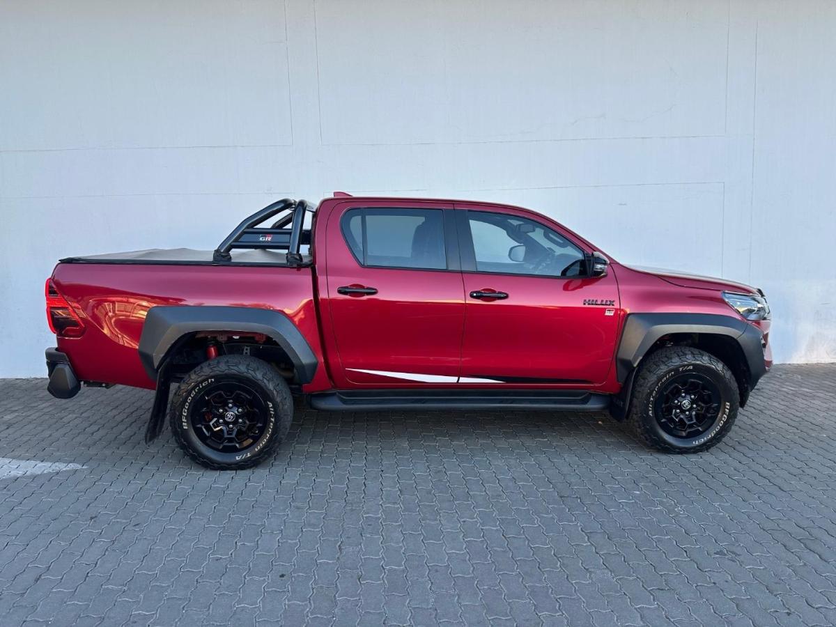 Toyota Hilux 2023 - Image 2