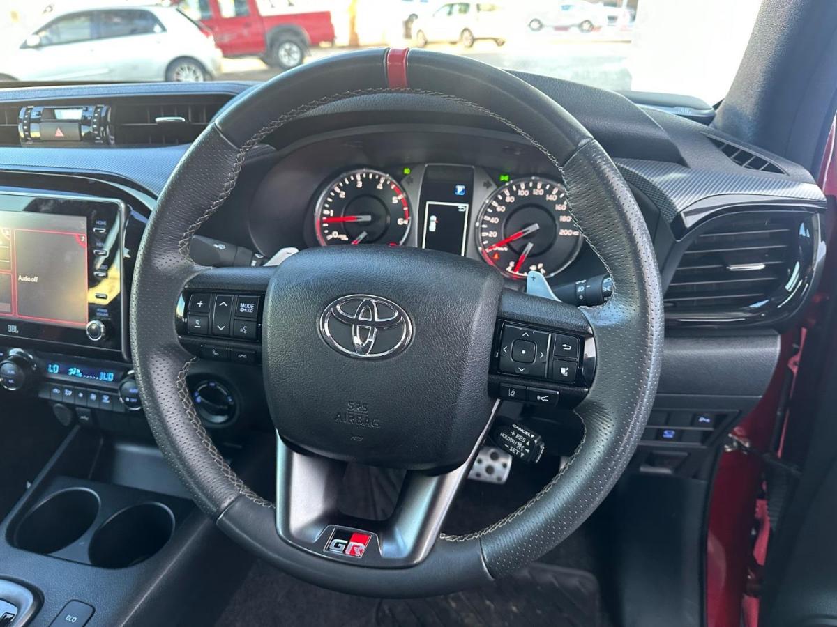 Toyota Hilux 2023 - Image 3