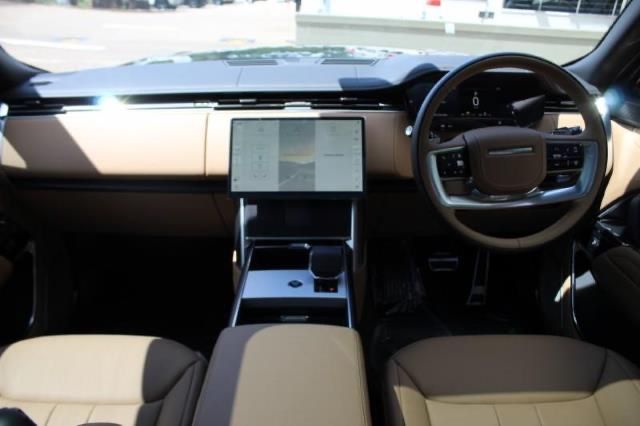 Land Rover Range Rover 2023 - Image 8