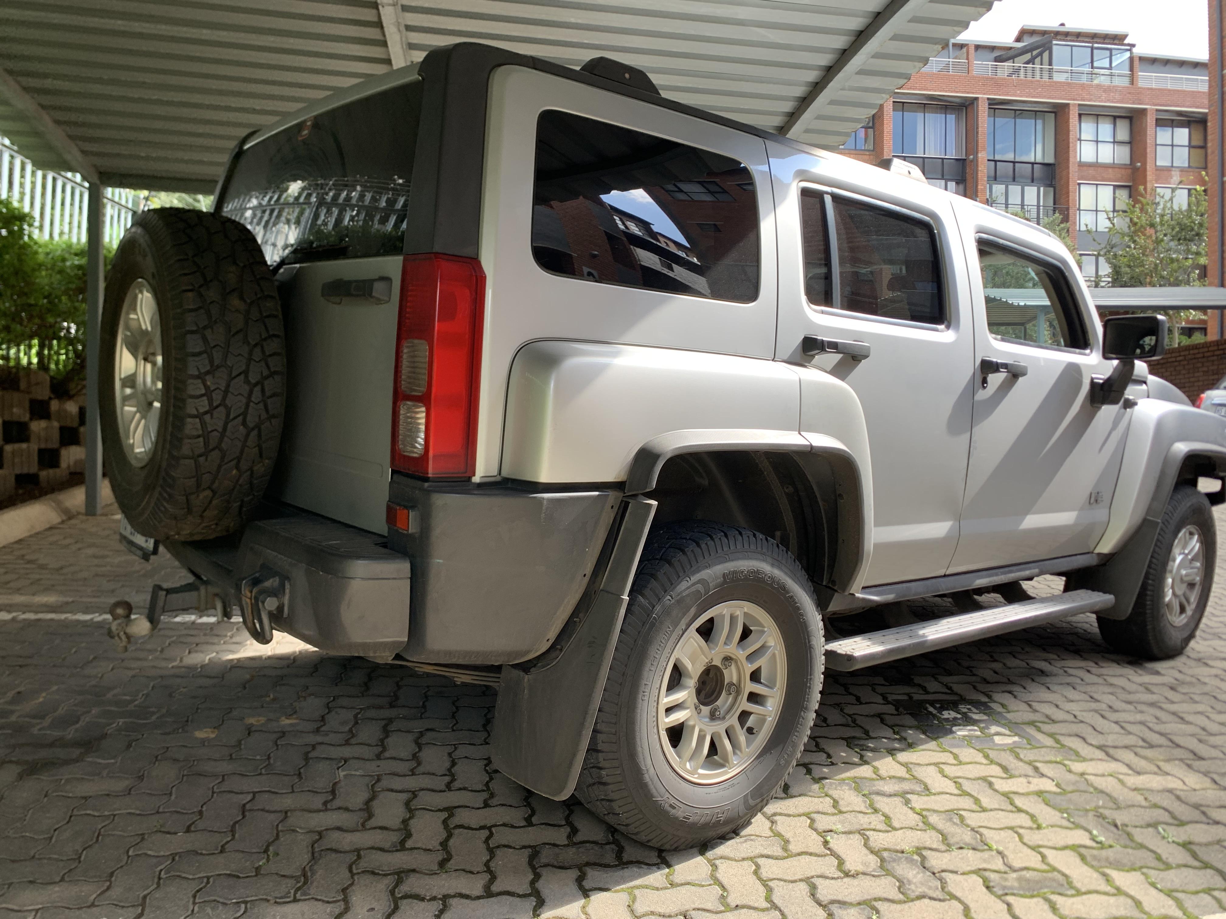 Hummer H3 2010 - Image 6